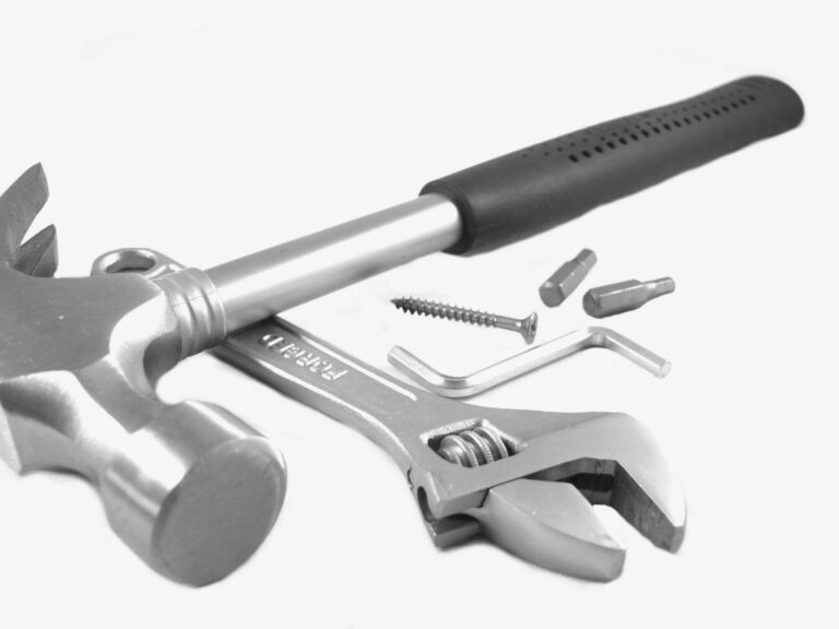 4 Essential Factors to Consider When Buying Hardware Tools
