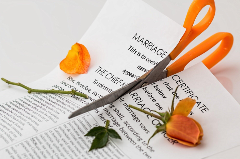 How Legal Consultants Guide You Through Divorce Proceedings