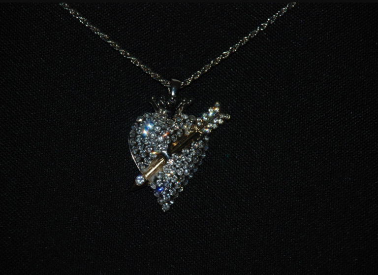 Custom Jewelry as a Symbol of Honor and Remembrance