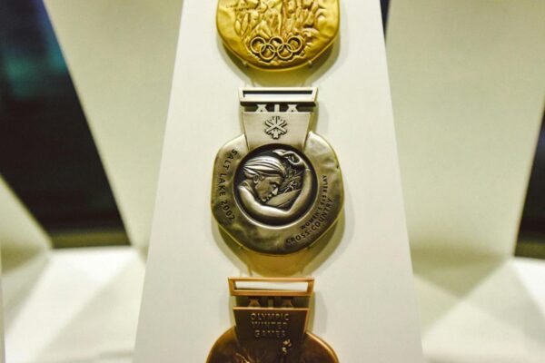 Meaningful Award Ideas to Honor Lifelong Service and Dedication